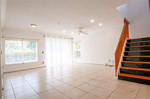 Empty room, Interior, Recessed Lighting