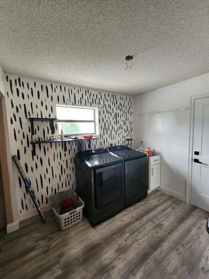 Interior, Washer, Wood Texture Flooring