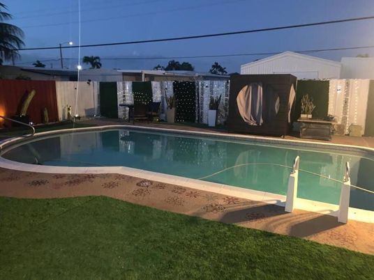 Exterior, Pool