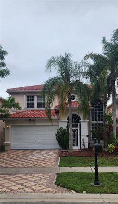 Attached, Exterior, Facade, Mediterranean