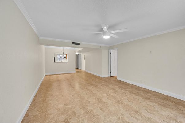 Empty room, Interior