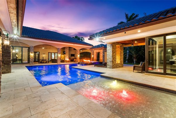 Exterior, Pool