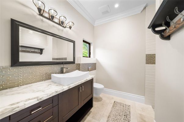 Bathroom, Interior, Recessed Lighting