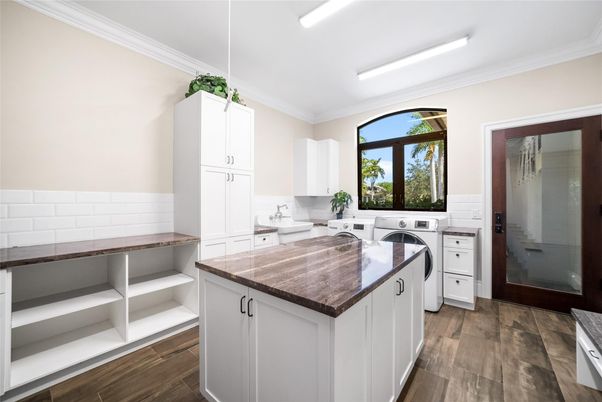 Interior, Kitchen, Washer, Wood Texture Flooring