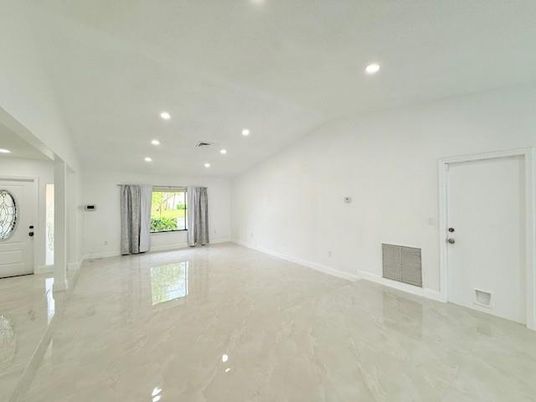 Empty room, Interior, Recessed Lighting