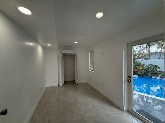 Empty room, Interior, Recessed Lighting