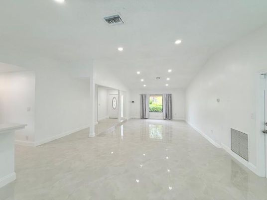 Empty room, Interior, Recessed Lighting