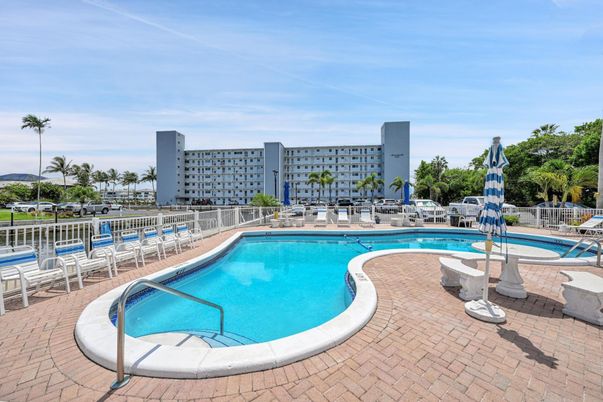 Exterior, Pool