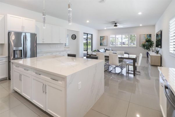Dining room, Interior, Kitchen, Pendant Lights, Recessed Lighting, Stainless Steel Appliances