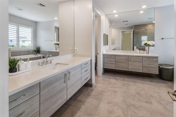 Bathroom, Dual Sink Vanities, Interior, Recessed Lighting