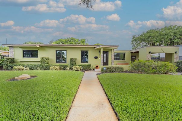 Backyard, Exterior, Facade, Ranch