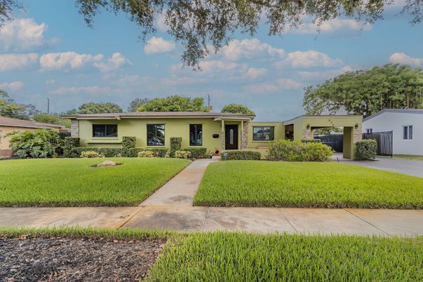 Exterior, Facade, Ranch
