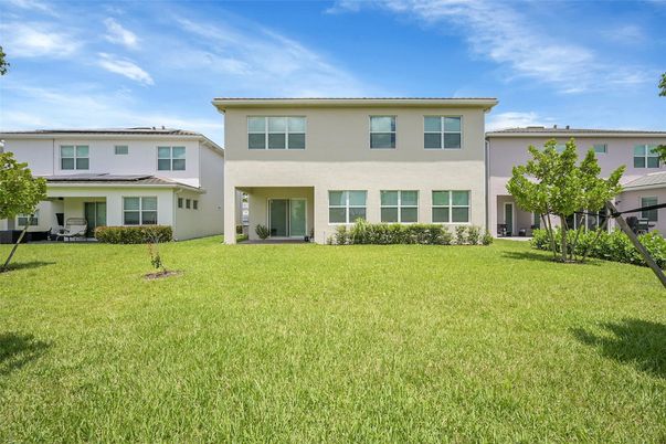 Backyard, Exterior, Facade, Split Level