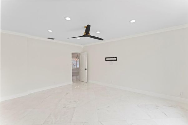 Empty room, Interior, Recessed Lighting