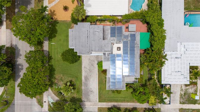 Exterior, Drone