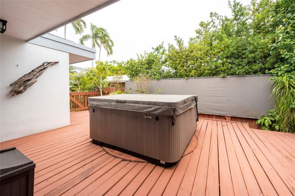 Exterior, Hot Tub