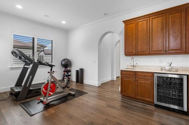 Fitness Equipment, Interior, Recessed Lighting, Wood Texture Flooring