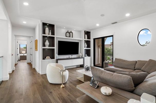 Interior, Living room, Recessed Lighting, Wood Texture Flooring