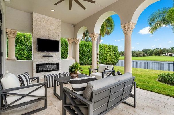 Exterior, Fireplace, Water