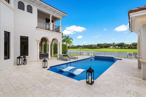 Exterior, Pool, Water