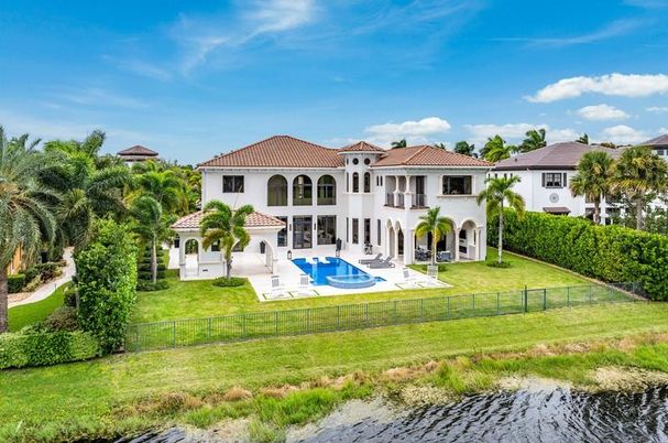 Backyard, Exterior, Facade, Pool, Mediterranean