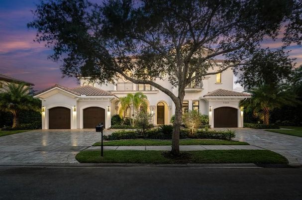 Attached, Exterior, Facade, Mediterranean