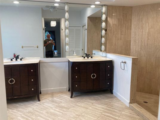 Bathroom, Interior, Recessed Lighting