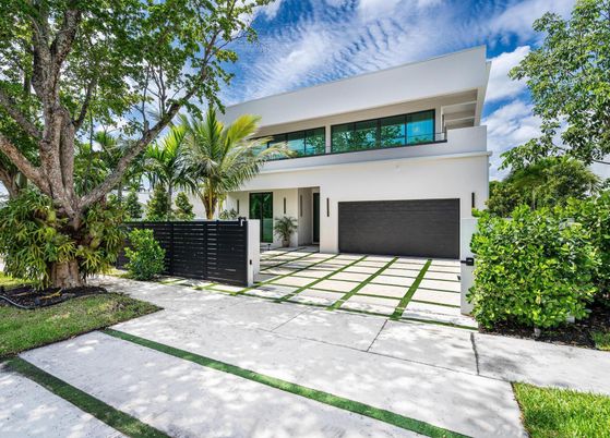 Attached, Exterior, Facade, Modern