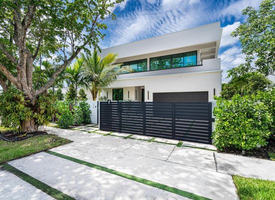 Attached, Exterior, Facade, Modern