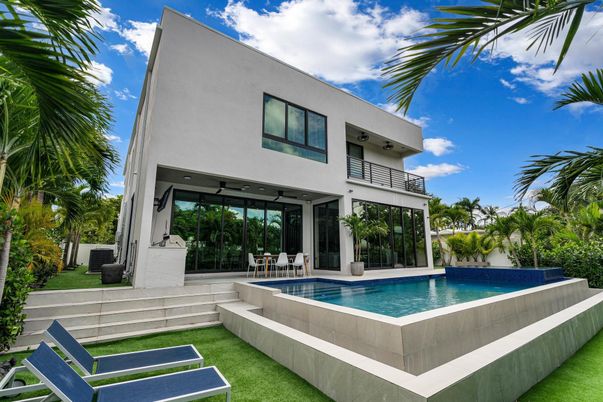 Exterior, Pool
