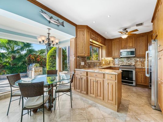 Chandelier, Dining room, Interior, Kitchen, Recessed Lighting, Stainless Steel Appliances