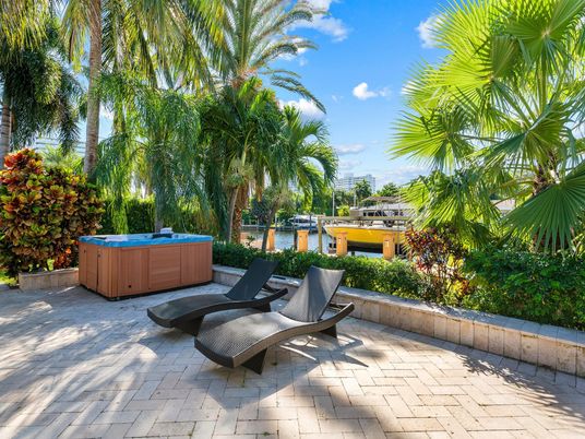 Exterior, Hot Tub