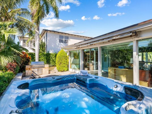 Exterior, Hot Tub