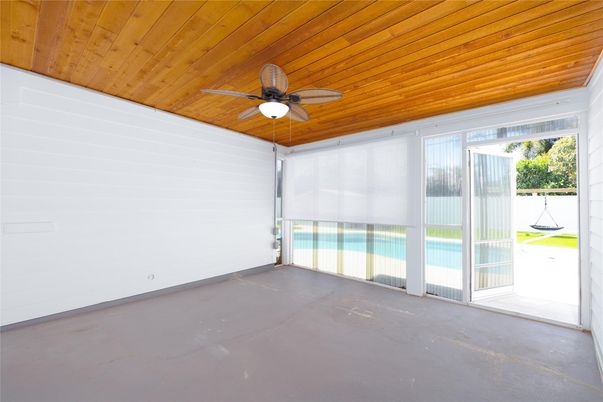 Empty room, Interior, Wooden Ceilings