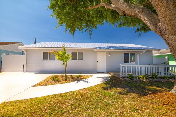 Attached, Exterior, Facade, Ranch