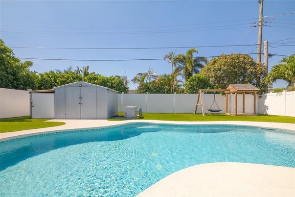 Exterior, Pool