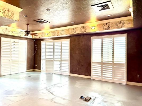 Empty room, Interior, Recessed Lighting