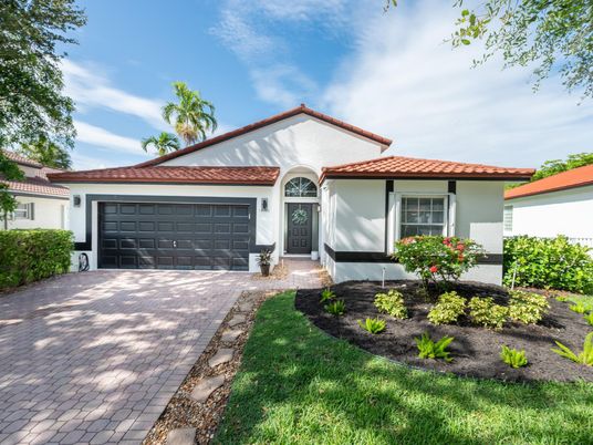 Attached, Exterior, Facade, Spanish Mediterranean