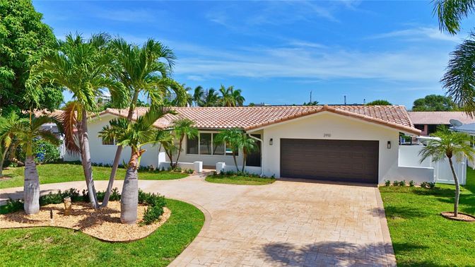Attached, Exterior, Facade, Spanish Mediterranean