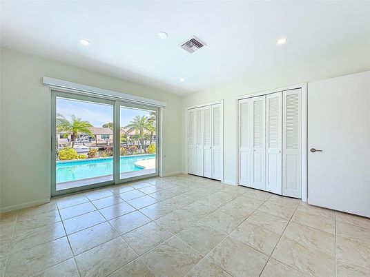 Empty room, Interior, Recessed Lighting