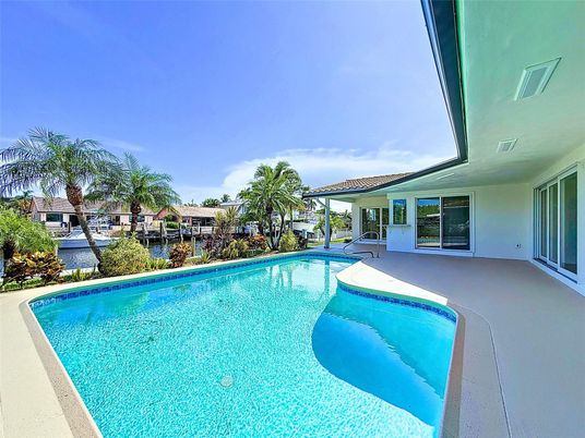 Exterior, Pool, Water