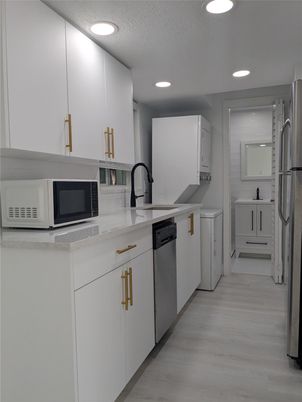 Interior, Kitchen, Recessed Lighting, Washer