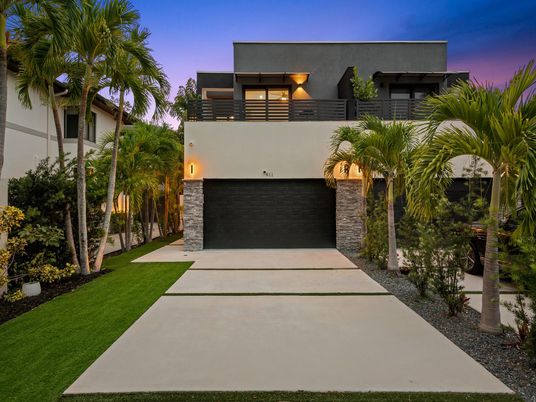 Attached, Exterior, Facade, Modern