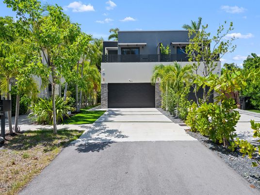 Attached, Exterior, Facade, Modern