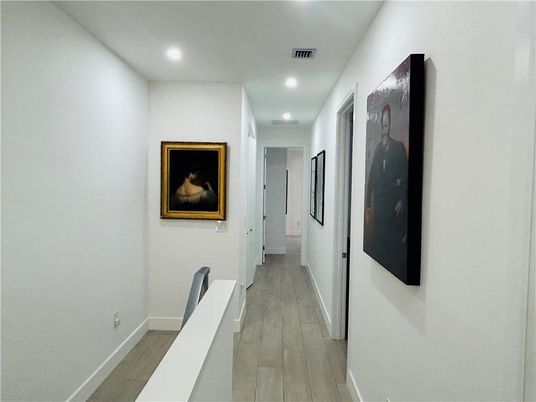 Interior, Recessed Lighting, Wood Texture Flooring