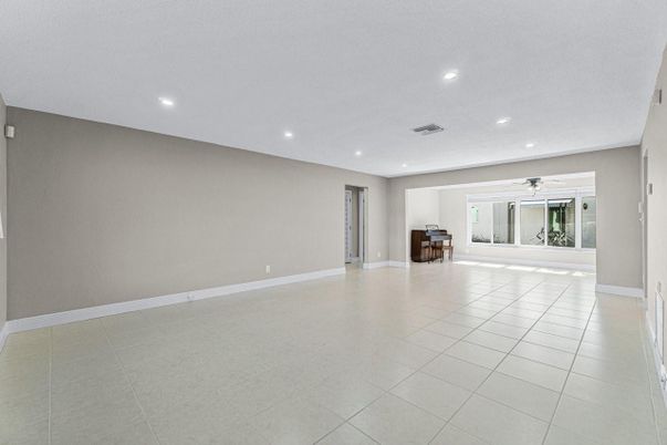 Empty room, Interior, Recessed Lighting