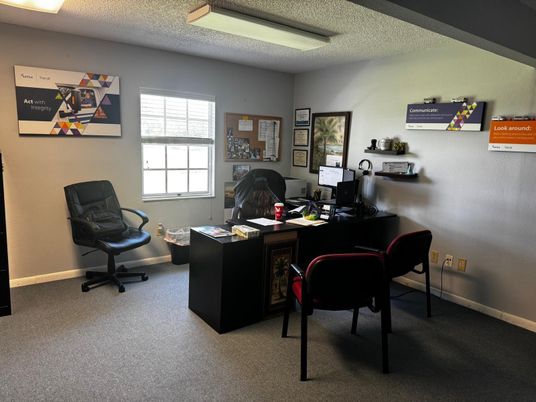 Home Office, Interior