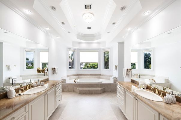 Bathroom, Dual Sink Vanities, Interior, Recessed Lighting