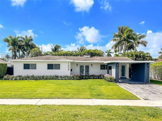 Backyard, Exterior, Facade, Ranch