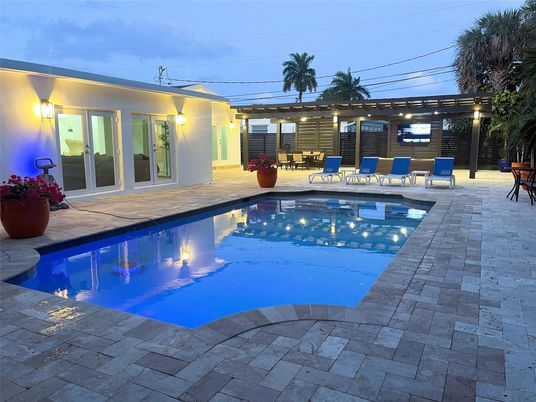 Exterior, Pool